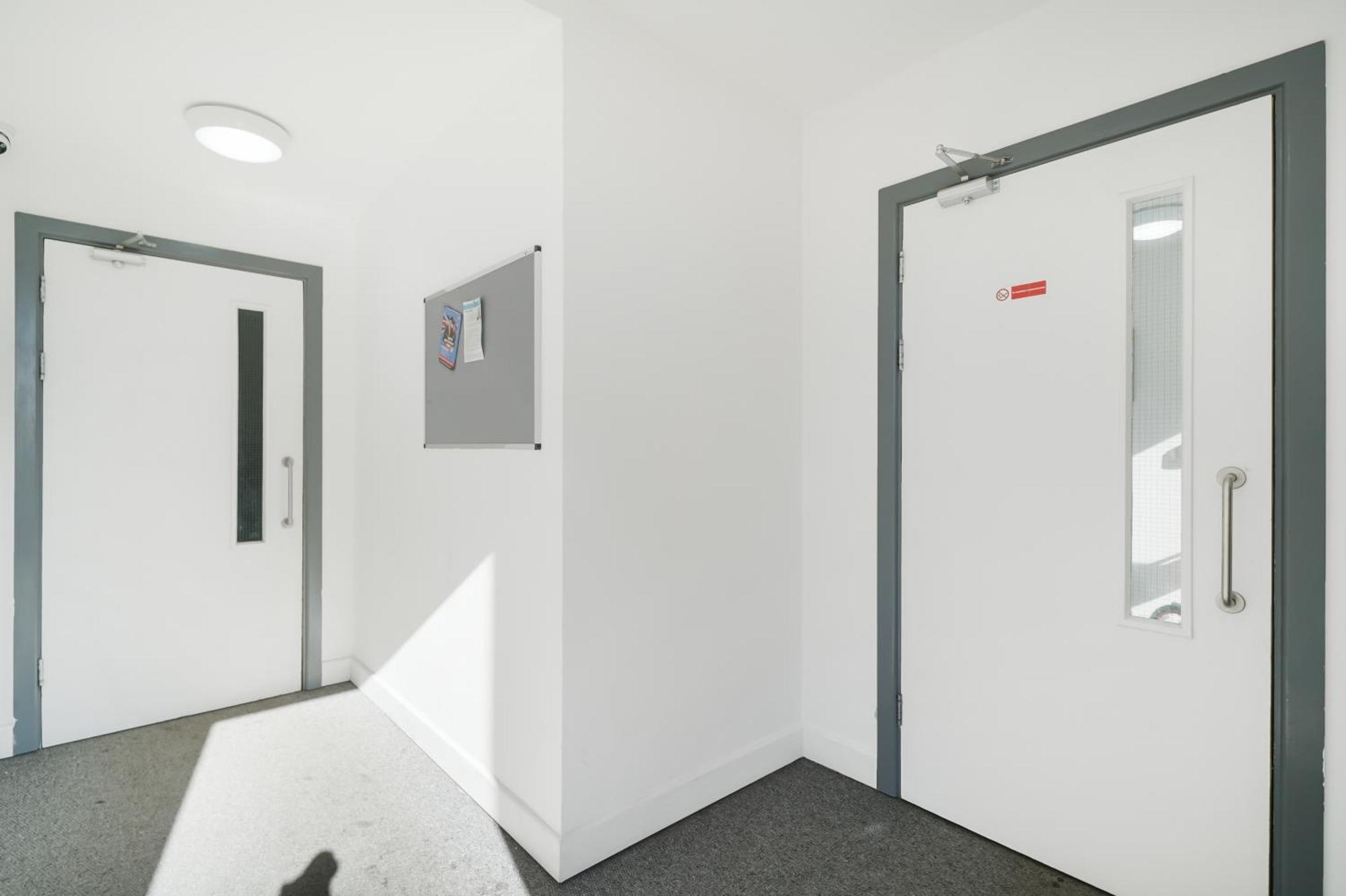 One And Two Bed Apartments Slough Near Heathrow Colnbrook Exterior photo