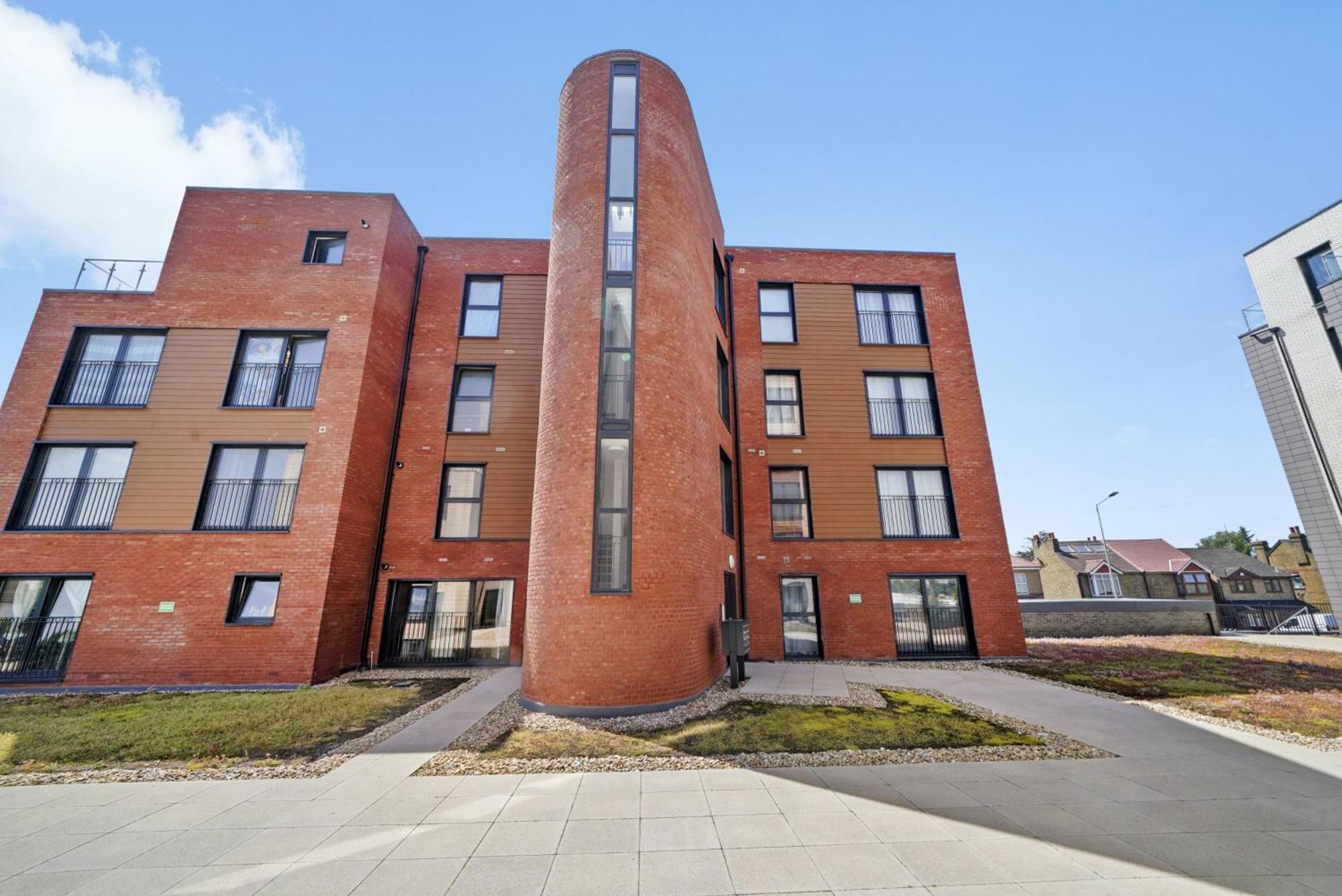 One And Two Bed Apartments Slough Near Heathrow Colnbrook Exterior photo