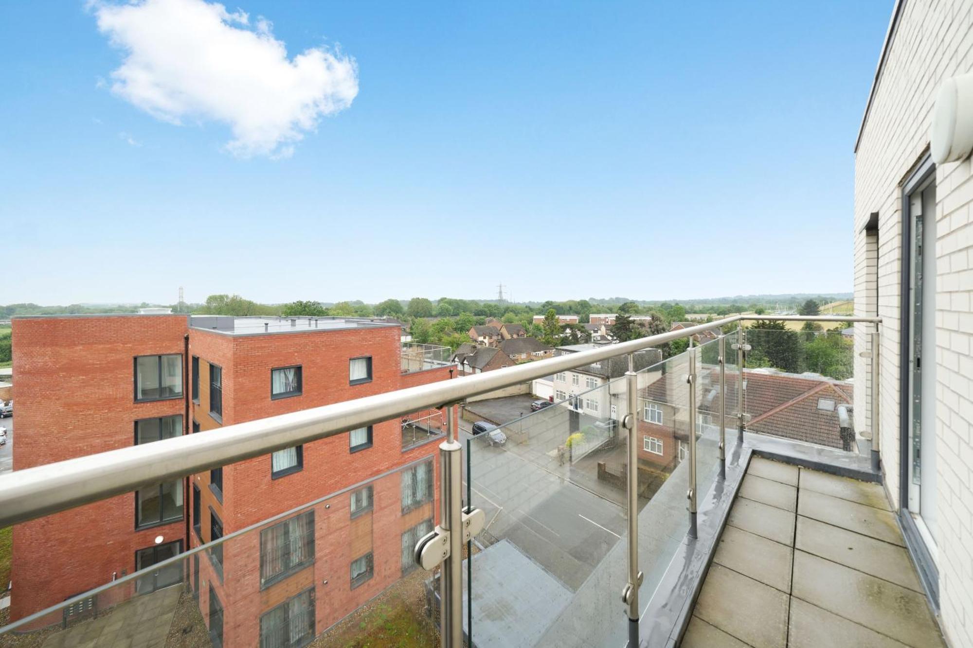 One And Two Bed Apartments Slough Near Heathrow Colnbrook Exterior photo