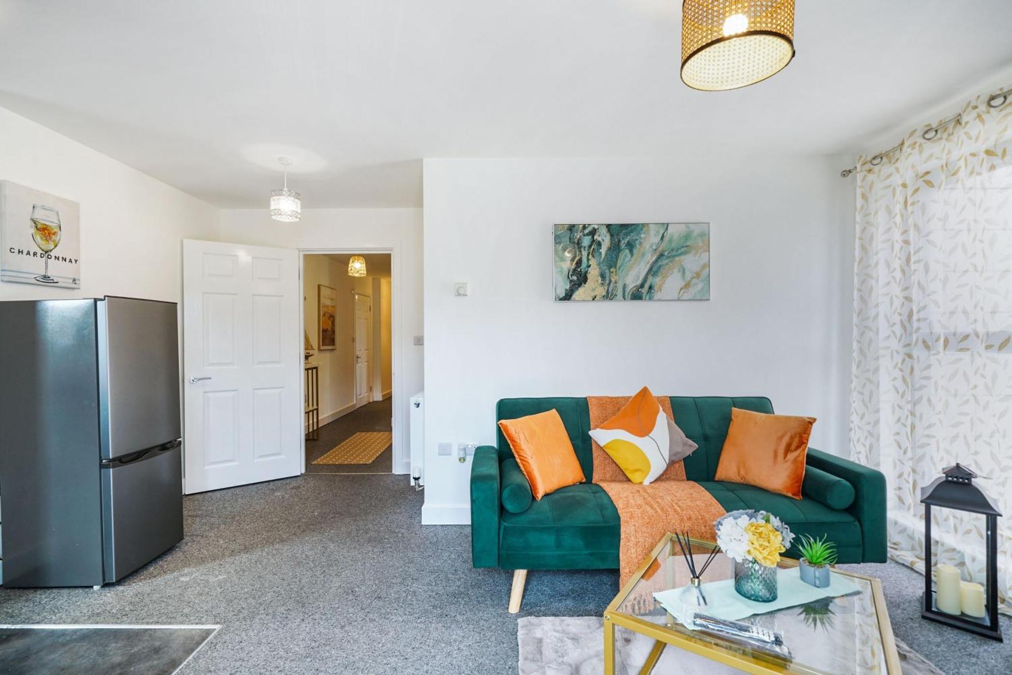 One And Two Bed Apartments Slough Near Heathrow Colnbrook Exterior photo