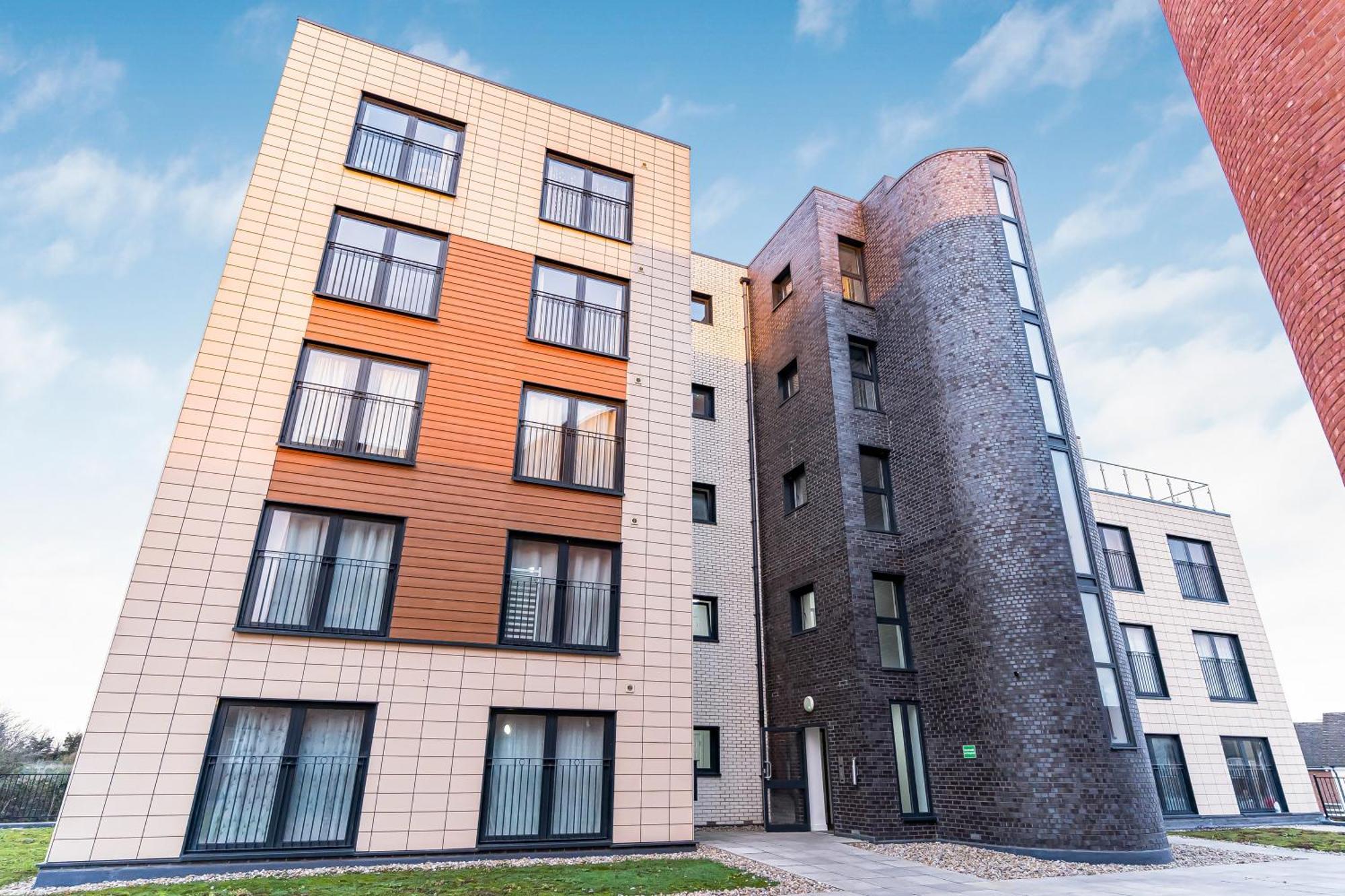 One And Two Bed Apartments Slough Near Heathrow Colnbrook Exterior photo